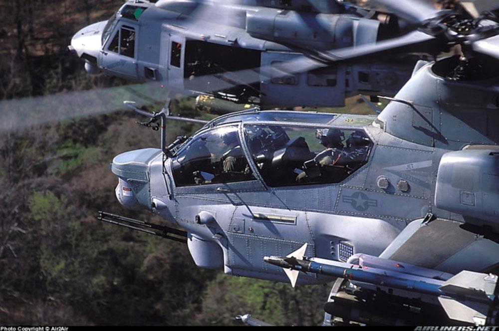 Một phi đội lái trực thăng AH-1Z Viper gồm 2 người, một phi công lái chính và một người điều khiển súng máy và các loại vũ khí khác.