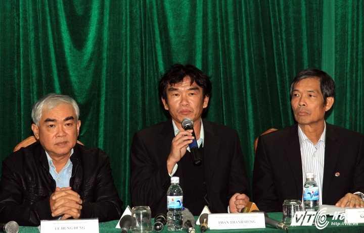 Sau thất bại ở AFF Cup 2012, HLV Phan Thanh Hùng từ chức trong cay đắng. Ảnh: H.A