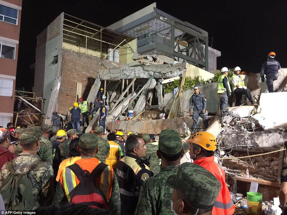 Ít nhất 248 người đã chết sau khi một trận động đất mạnh 7,1 độ richter xảy ra tại Mexico ngày 19.9, người đứng đầu Cơ quan phòng vệ dân sự Mexico Luis Felipe Puente thông tin sáng 20.9. Ảnh: 