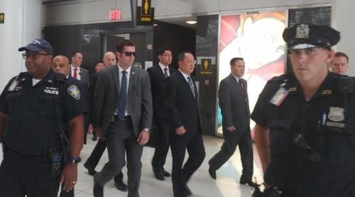Bộ trưởng Ngoại giao Triều Tiên Ri Yong-ho tại san bay quốc tế JFK, New York, Mỹ. Ảnh: Yonhap