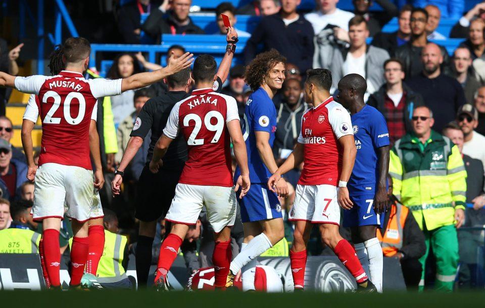 Luiz bị treo giò sau thẻ đỏ ở trận gặp Arsenal. Ảnh: Getty.