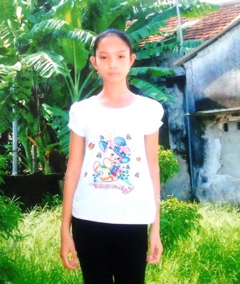 Thiếu nữ Trần Văn Hải đã 17 tuổi nhưng bị ghi nhầm giới tính trong giấy khai sinh 17 năm qua là... nam, dẫn đến em không được đi học cấp 2.