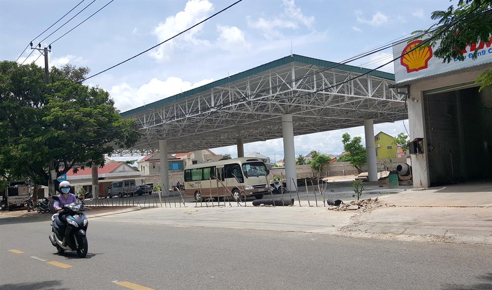 Cửa hàng xăng dầu đang thi công ở đường Lê Lợi, TP. Đông Hà, tỉnh Quảng Trị. Ảnh: Hưng Thơ.