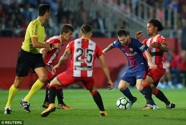 Một pha đi bóng của Messi (thứ hai từ phải sang) trong trận gặp Girona mới đây. Ảnh: Reuters.