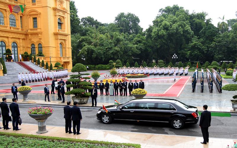 Sáng 25.9, lễ đón chính thức Thủ tướng Hungary Orbán Viktor và Phu nhân đã diễn ra trọng thể tại Phủ Chủ tịch. Ảnh: VOV