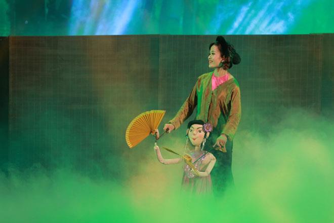 Tiết mục múa rối của Nhà hát Múa rối Việt Nam nhận được sự ủng hộ nhiệt thành của người xem. 