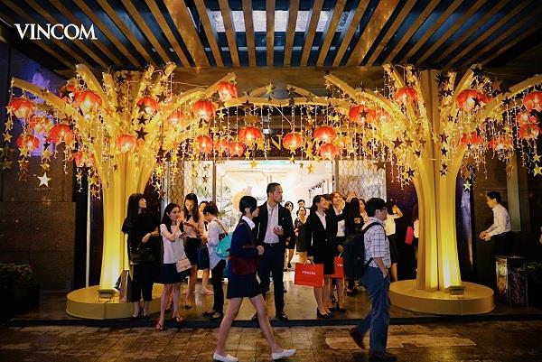 Vincom Center Đồng Khởi thu hút khách hàng “check in” bên Cây Nguyện Ước