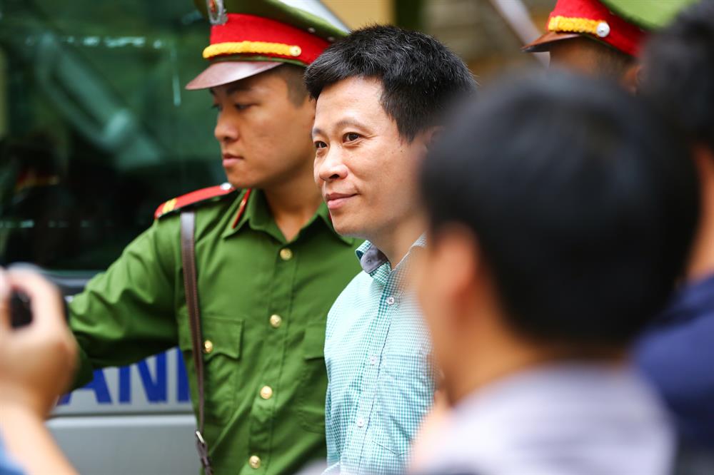 Hà Văn Thắm – cựu Chủ tịch HĐQT Oceanbank mức án tù tổng hợp là chung thân.