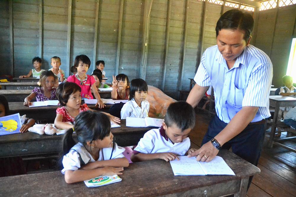 Giờ học ở trường dạy chương trình Việt Nam trên Biển Hồ.