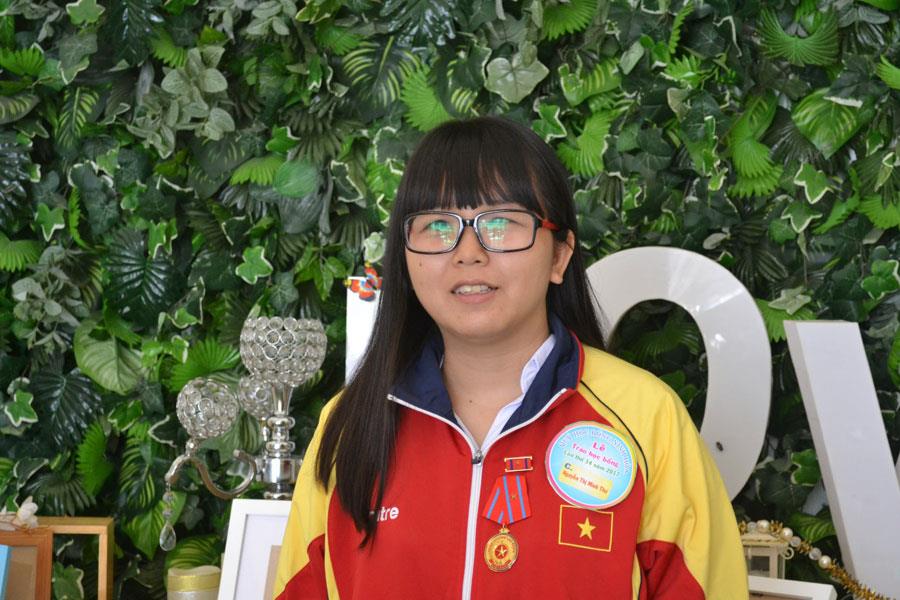 Em Nguyễn ThịMinh Thưcó một ước mơlà xây dựng một trường học  dành cho trẻ em khuyết tật tại quê nhà Ninh Hòa