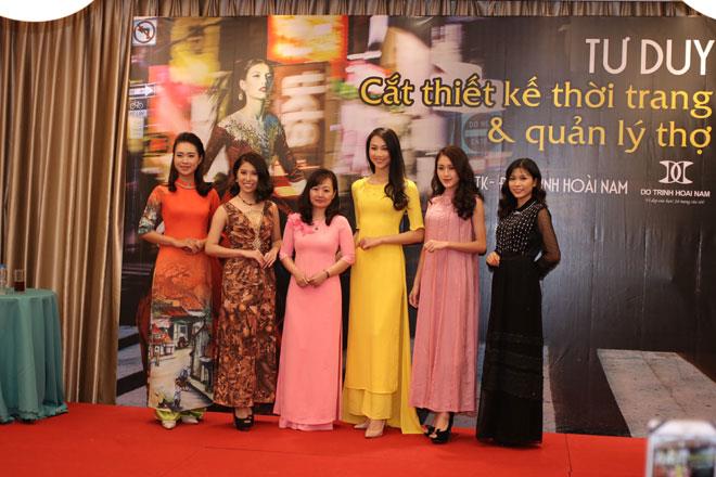 Chương trình “Fashion Show mùa thu của NTK Đỗ Trịnh Hoài Nam và học trò” là sự tiếp nối, chia sẻ kinh nghiệm, trao tặng cơ hội thành công của chính NTK đối với những bạn trẻ đam mê thời trang, những nhà may. 