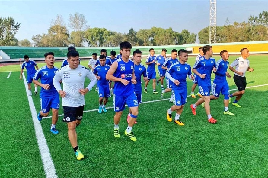 Các cầu thủ Hà Nội đang chuẩn bị cho trận chung kết lượt về. Ảnh: HNFC