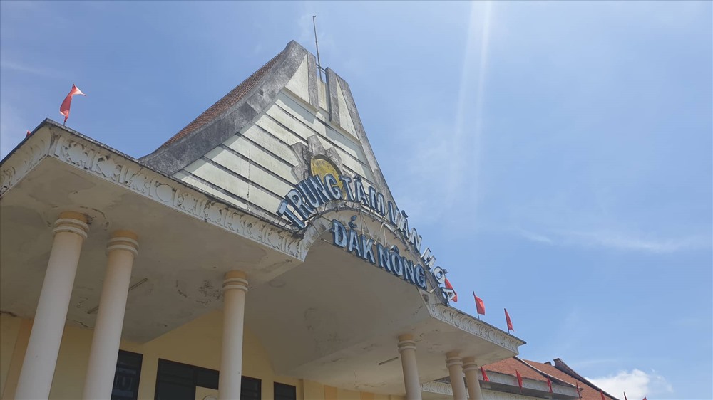 Sở Văn hoá  Thể thao và Du lịch Đắk Nông xác nhận, toà nhà Trung tâm văn hoá đã đi vào hoạt động gần 10 năm nay, nhưng chưa quyết toán xong. Ảnh: HL