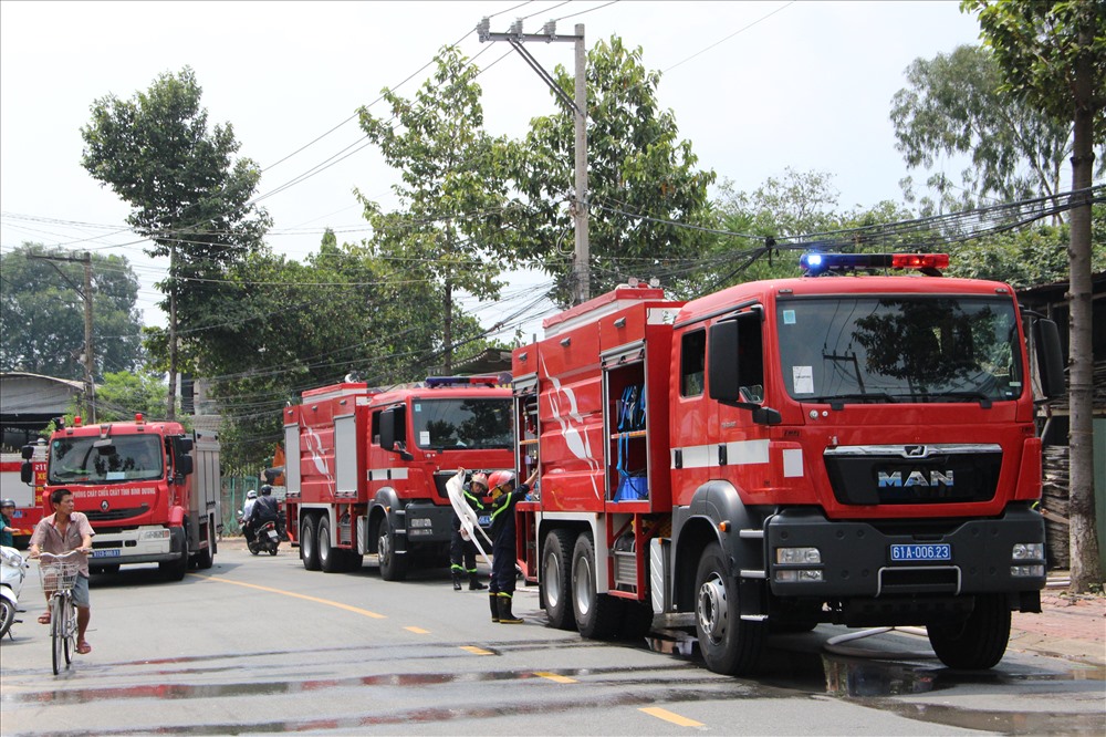 Cảnh sát đã huy động 5 phương tiện chữa cháy chuyên dụng đến hiện trường.