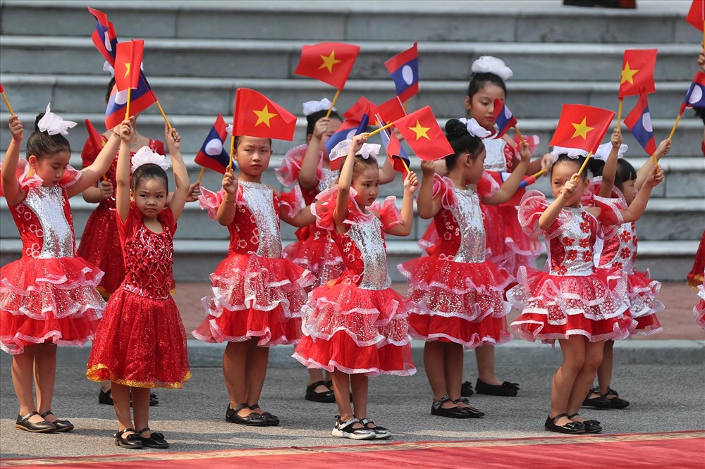 Một vài hình ảnh khác trong lễ đón Thủ tướng Lào và Phu nhân chiều 1.10. Sau lễ đón, hai Thủ tướng hội đàm. Ảnh: Sơn Tùng.