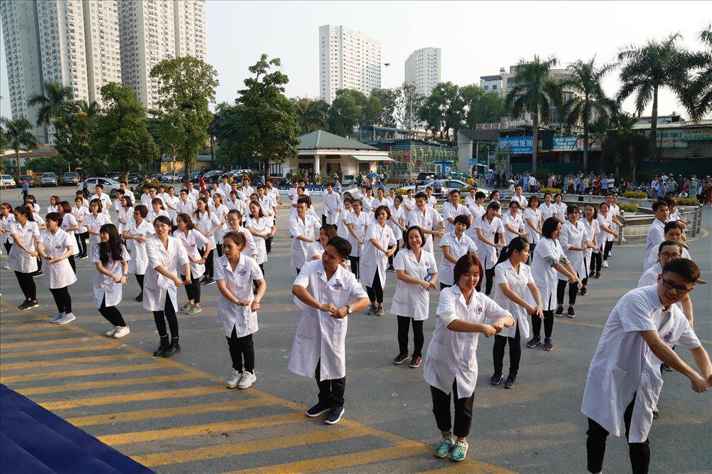 Nhân viên y tế Bệnh viện K tại Lễ phát động Chiến dịch vệ sinh tay năm 2019. Ảnh: TH