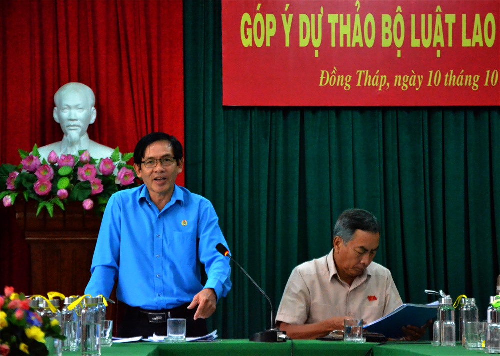 Ông Trần Hoàng Vũ - Chủ tịch LĐLĐ Đồng Tháp phát biểu tại hội nghị. Ảnh: Lục Tùng
