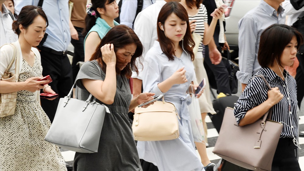 Phụ nữ Nhật Bản ngày càng không “mặn mà” với việc kết hôn và sinh con. Ảnh: Toshiki Sasazu.
