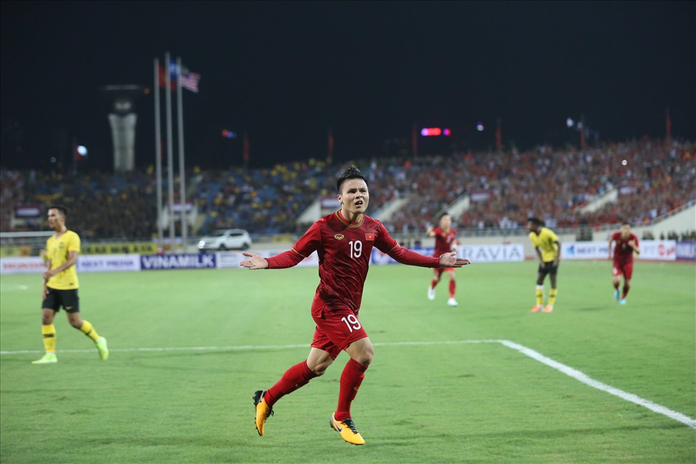 Tuyển Việt Nam giành chiến thắng 1-0 trước Malaysia sau pha lập công duy nhất của Quang Hải. Ảnh: Minh Dân