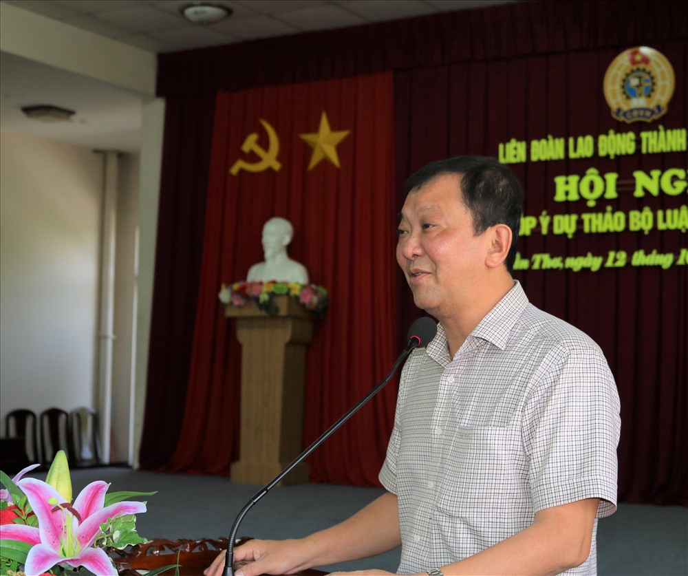 Ông Trần Văn Tám - Chủ tịch LĐLĐ TP.Cần Thơ - phát biểu bế mạc tại buổi hội nghị. Ảnh: Thành Nhân