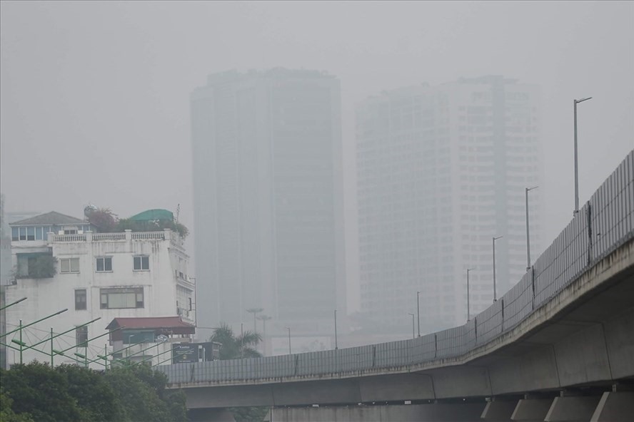 Chất lượng không khí tại Hà Nội nhiều ngày thường xuyên ở mức kém. Ảnh: Tô Thế