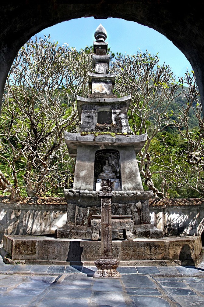 Tháp Tổ - nơi lưu giữ xá lỵ của Phật hoàng Trần Nhân Tông do vua Trần Anh Tông xây dựng vào năm 1309 . Ảnh: Q.H