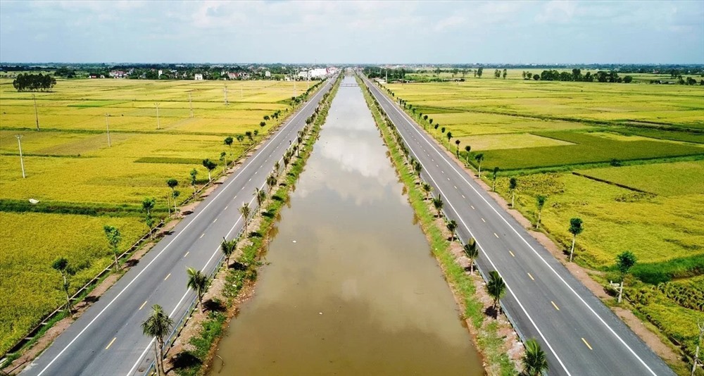 Tuyến đường đôi kết nối với đường dẫn vào khu di tích lịch sử đặc biệt Đền Trạng trình Nguyễn Bỉnh Khiêm. Ảnh CTV