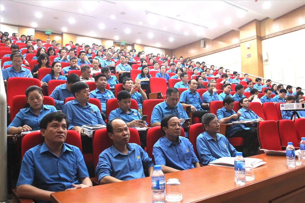 Các đồng chí cán bộ công đoàn chủ chốt tham dự lớp tập huấn. Ảnh: Việt Lâm