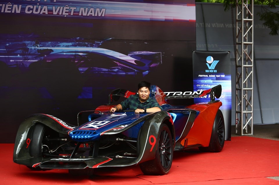 Cũng theo anh Việt, xe có khả năng tăng tốc từ 0 lên 100km/h chỉ trong khoảng hơn 2 giây. Ảnh: Sơn Tùng.
