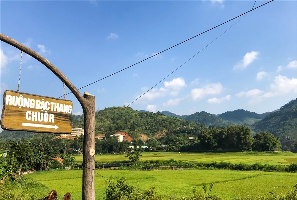 Bảng chỉ dẫn để du khách biết ruộng Chuôr.