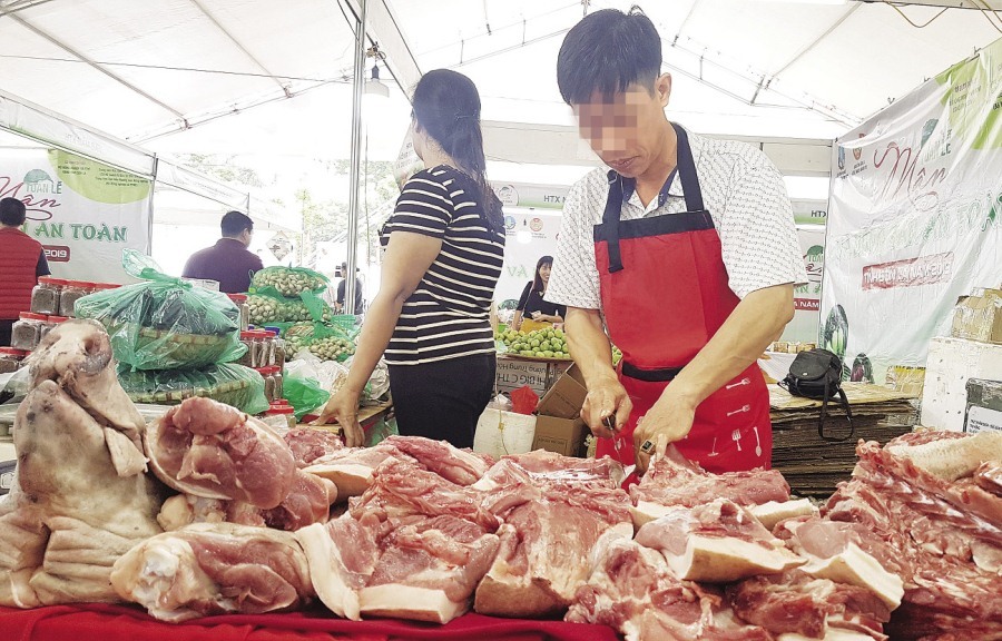 Giá thịt lợn tại chợ tăng “phi mã” lên tới 120.000 đồng/kg.