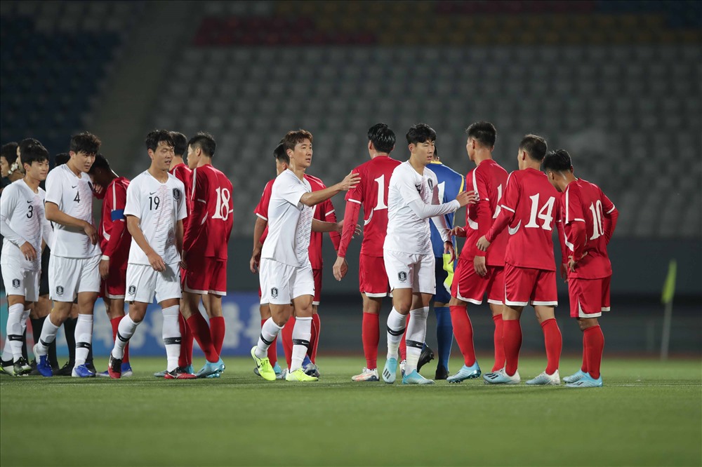 Son Heung-min cùng đội tuyển Hàn Quốc chia điểm Triều Tiên sau trận hòa 0-0. Ảnh: FIFA