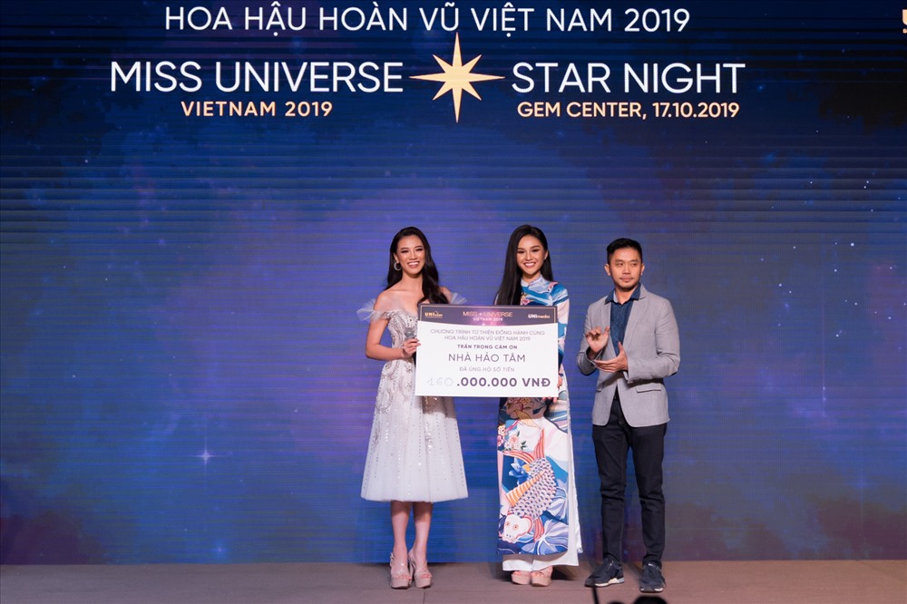 Số tiền quyên góp được sẽ được các thí sinh và ban tổ chức Miss Universe Việt Nam 2019 sử dụng để làm từ thiện. Ảnh: Sang Đào.