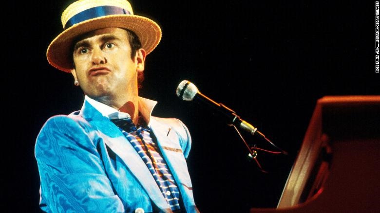 Elton John chia sẻ nhiều điều thú vị về mình trong hồi ký