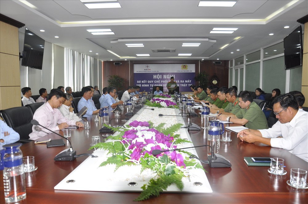 Toàn cảnh hội nghị.