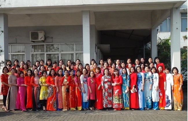 Tập thể nữ CBCNV Cảng Quảng Ninh dự Họp mặt nhân Ngày Phụ nữ Việt Nam 20.10. Ảnh: N.P