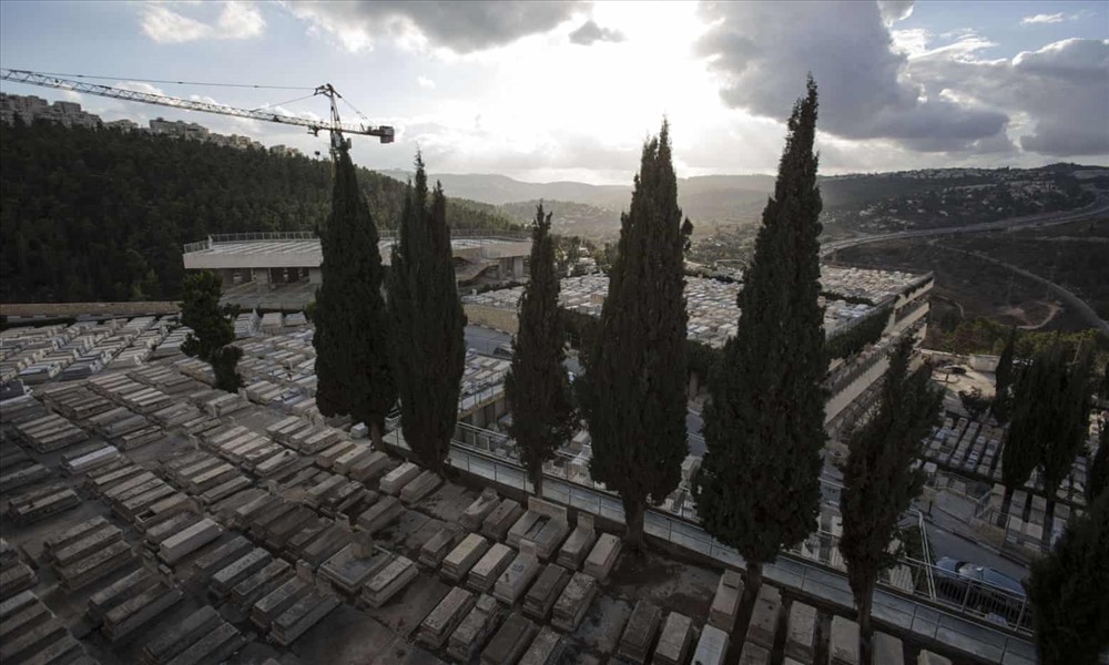 Nghĩa trang Givat Shaul dù đã xây nhiều tầng nhưng đã chật kín chỗ. Ảnh: Shutterstock