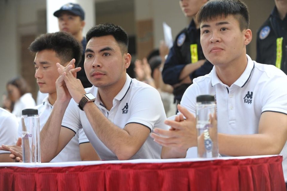 Đức Huy cho biết, sau 10 năm  anh và Duy Mạnh đã cùng đội tuyển Việt Nam giành chức vô địch AFF 2018 trên sân Mỹ Đình.