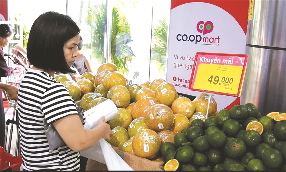Nhiều sản phẩm nhu thiết yếu được giảm giá mức cao tại các siêu thị Co.opmart SCA.