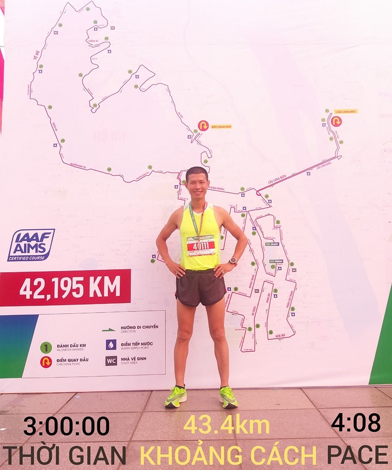 Đặng Anh Quyết ở giải chạy marathon di sản Hà Nội. Ảnh: NVCC