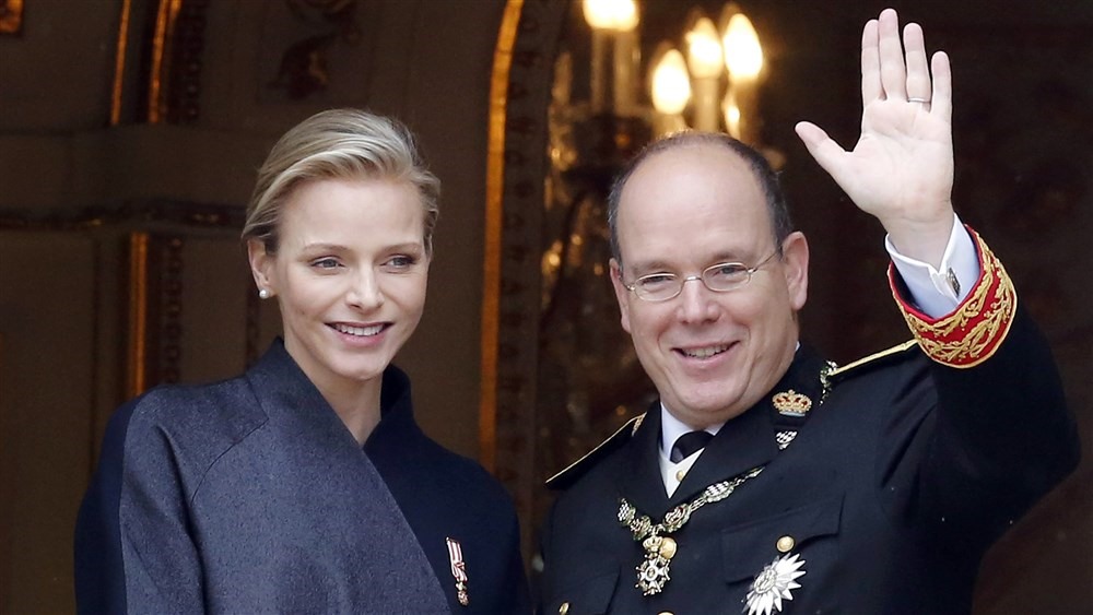 Trong ảnh là Hoàng tử Monaco Albert II và vợ - Công nương Charlene. Hoàng tử  Albert II có trong danh sách khách mời sẽ dự lễ đăng quang của Nhật hoàng Naruhito. Ảnh: Today.