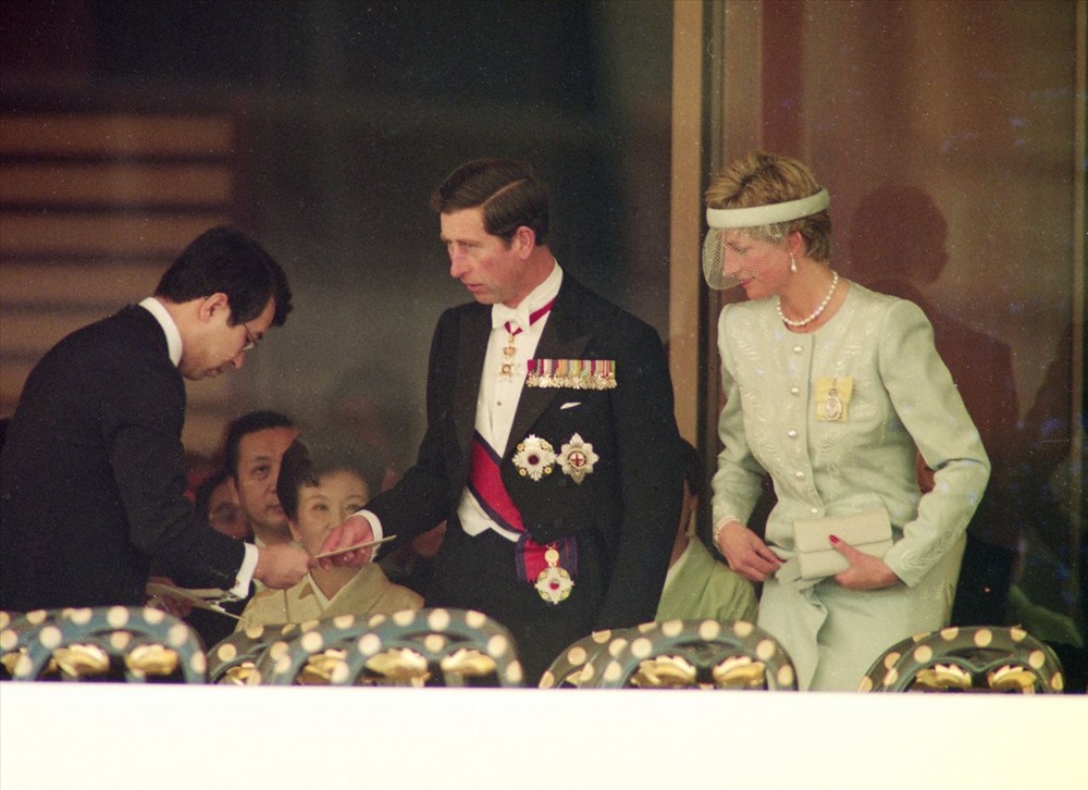 Thái tử Anh Charles và Công nương Diana tại lễ đăng quang của Nhật hoàng năm 1990. Ảnh: Mainichi Shimbun.