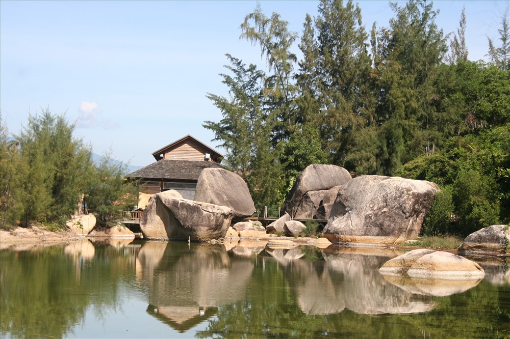 “Tôn trọng tự nhiên” là tiêu chí được ưu tiên hành đầu tại khu du lịch tiêu chuẩn quốc tế trên bán đảo Hòn Hèo (Khánh Hòa) vì mục tiêu phát triển du lịch bền vững. Ảnh: P.Linh