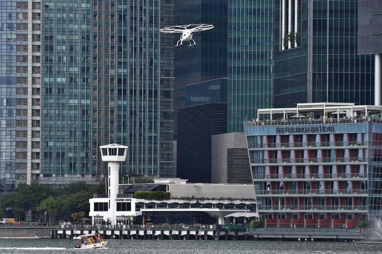 Thử nghiệm taxi bay trên vịnh Marina, Singapore. Ảnh: Straits Times