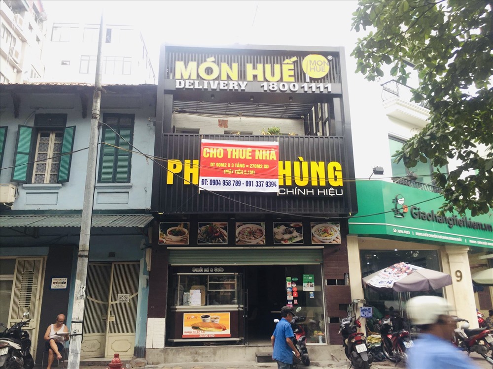 Nhiều cơ sở Món Huế đã nhanh chóng được các đơn vị kinh doanh khác thuê lại mặt bằng. Đơn cử như cửa hàng Món Huế tại tòa chung cư N04 Hoàng Đạo Thúy đã được chuyển thành quán bún chả.