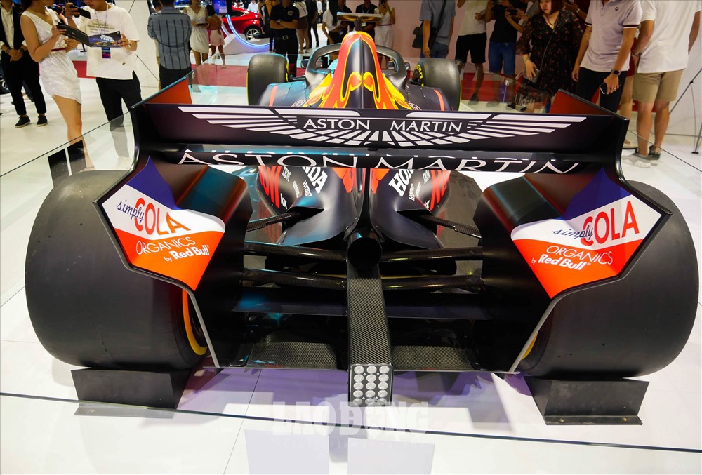 Chiếc xe thể thức một được thiết kế và lắp ráp bởi Red Bull Racing để thi đấu tại giải  FIA Formula One World Championship  2019. Chiếc xe được lái bởi tay đua huyền thoại Max Verstappen và Pierre Gasly. Chiếc xe đua F1 của đội Red Bull năm nay chuyển từ động cơ Renault sang động cơ Honda.