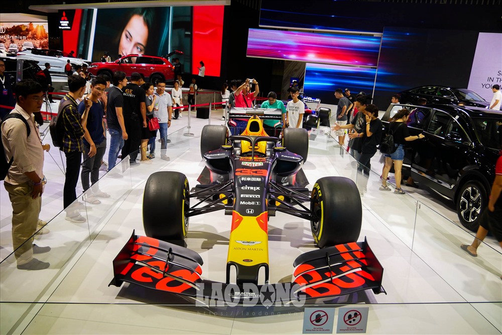 Năm nay Honda Việt Nam mang đến gian hàng của mình mẫu xe đua F1 đồng hành cùng đội đua Aston Martin Red Bull Racing trong giải đua F1 Grand Prix 2019.