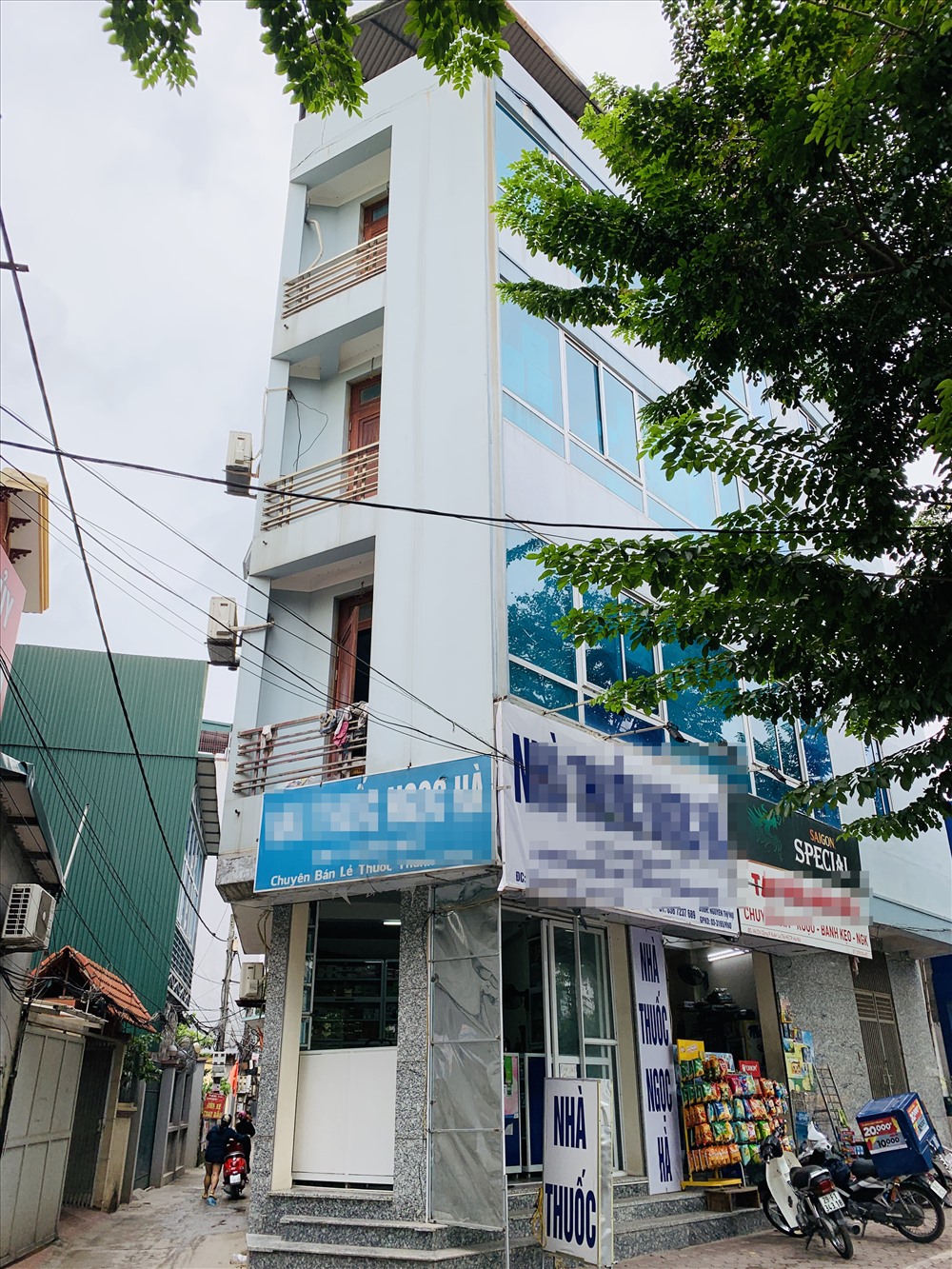 Một ngôi nhà siêu mỏng được dùng để kinh doanh trên đường Võ Chí Công.