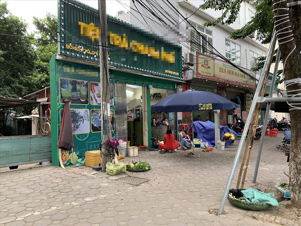 Trên trục đường Phạm Văn Đồng, Nguyễn Chí Thanh, Võ Chí Công, các căn nhà siêu mỏng được cho thuê làm cửa hàng có giá thuê hàng chục triệu đồng mỗi tháng.