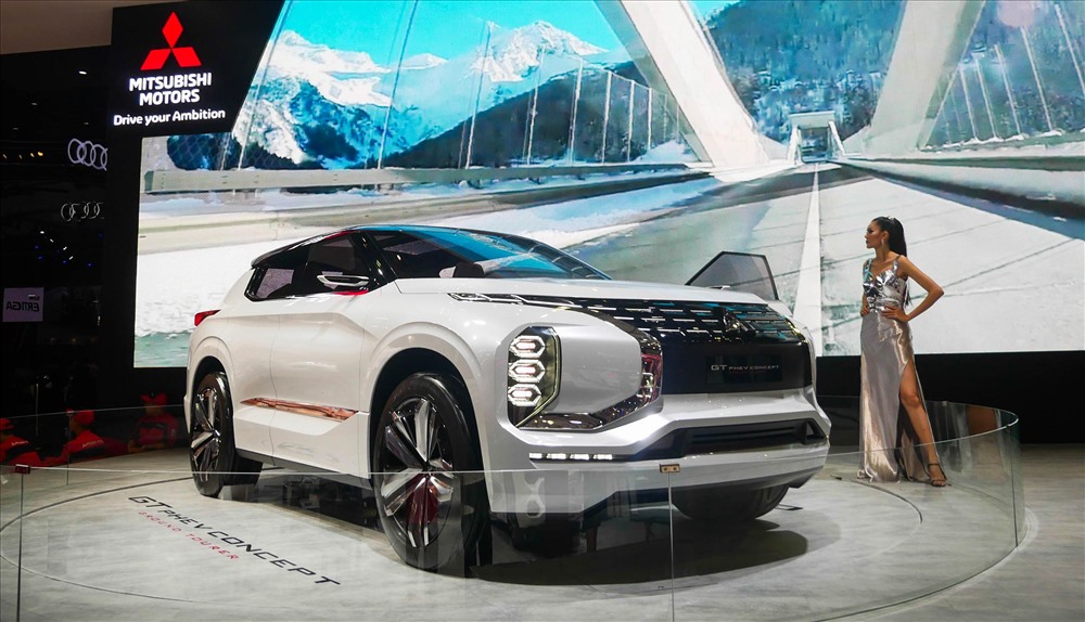 Trong đó mẫu concept đặc biệt GT-PHEV Concept được nhiều người đặc biệt chú ý. Được biết đây là át chủ bài của hãng xe Nhật trong kỳ triển lãm năm nay.